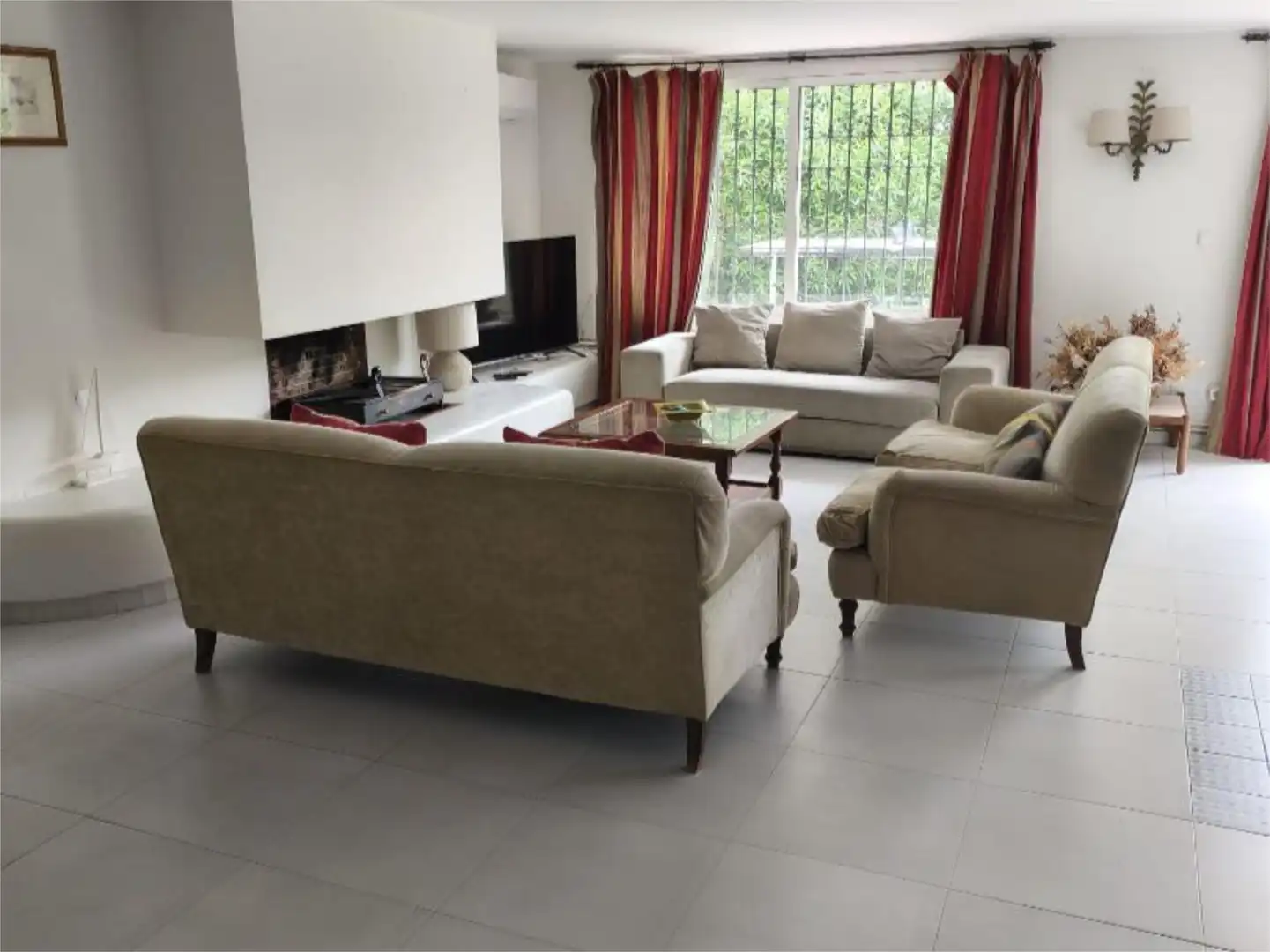 Wohnzimmer von Wohnung zum Verkauf in Marbella mit Klimaanlage und Schwimmbad