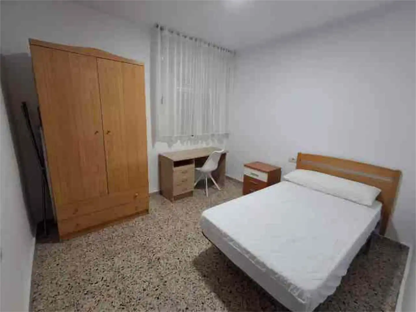 Piso de alquiler en Miralvalle - Av. Virgen del Puerto - La Data Habitación de Piso de alquiler en Plasencia con Amueblado