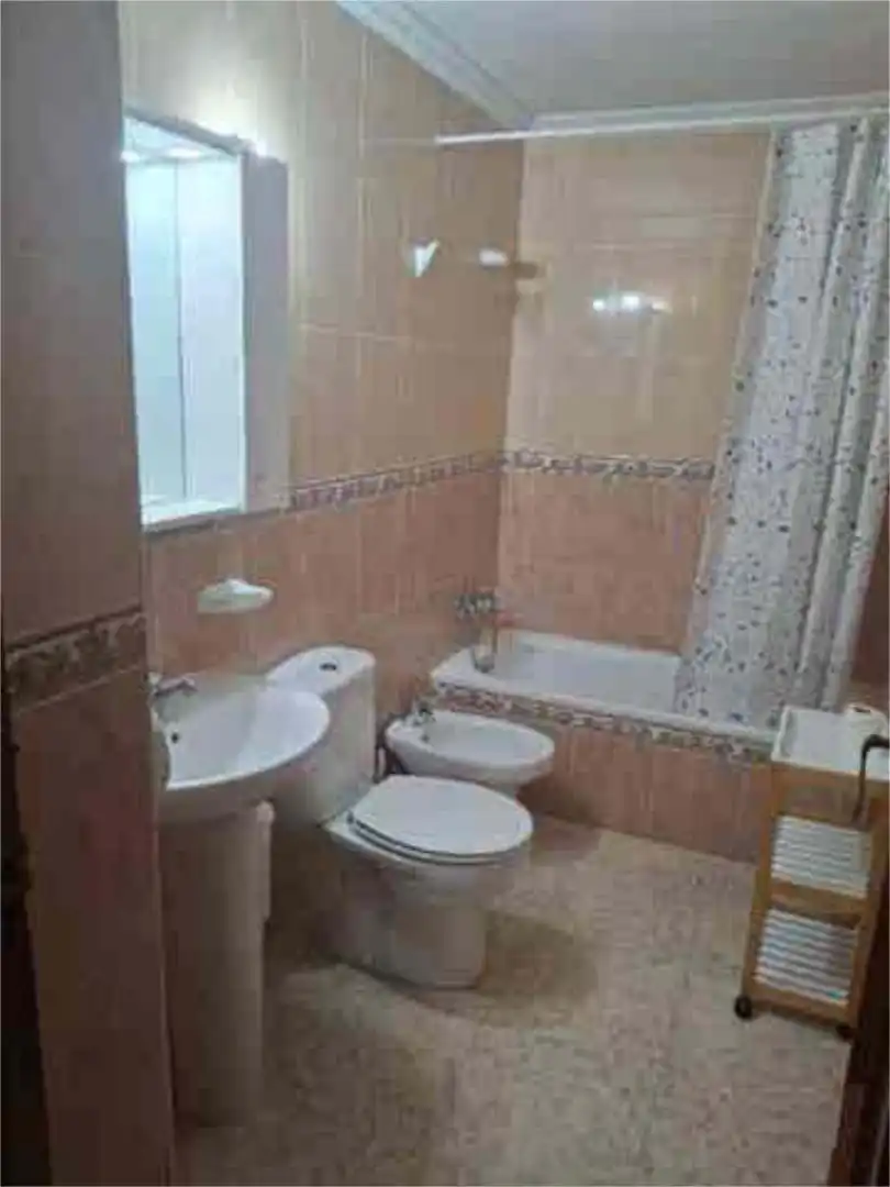 Piso de alquiler en Miralvalle - Av. Virgen del Puerto - La Data Baño de Piso de alquiler en Plasencia con Amueblado