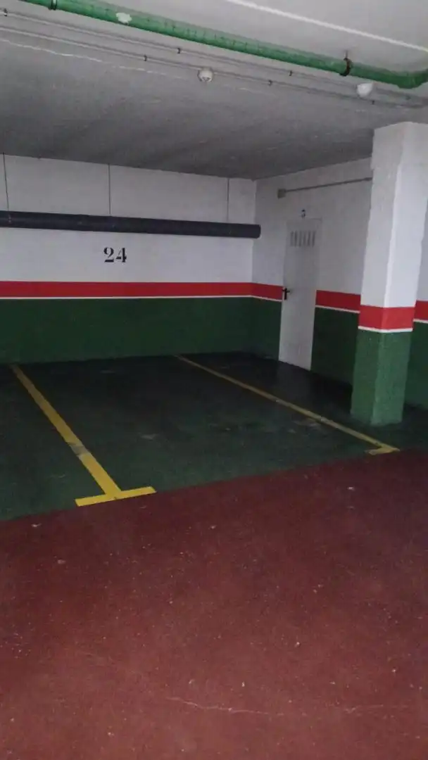 Garaje de alquiler en Calle de Vega Sicilia, 2, Parque Alameda - Paula López Parking de Garaje de alquiler en Valladolid