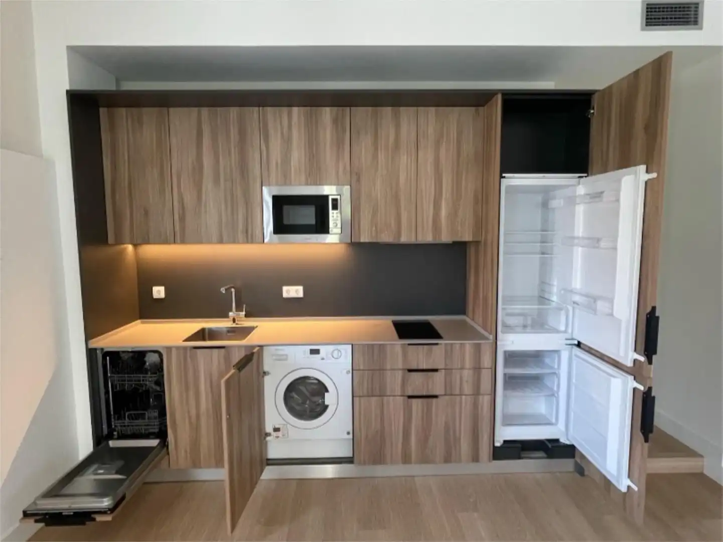 Piso de alquiler en El Cerro Cocina de Piso de alquiler en Sevilla con Aire acondicionado, Calefacción y Parquet