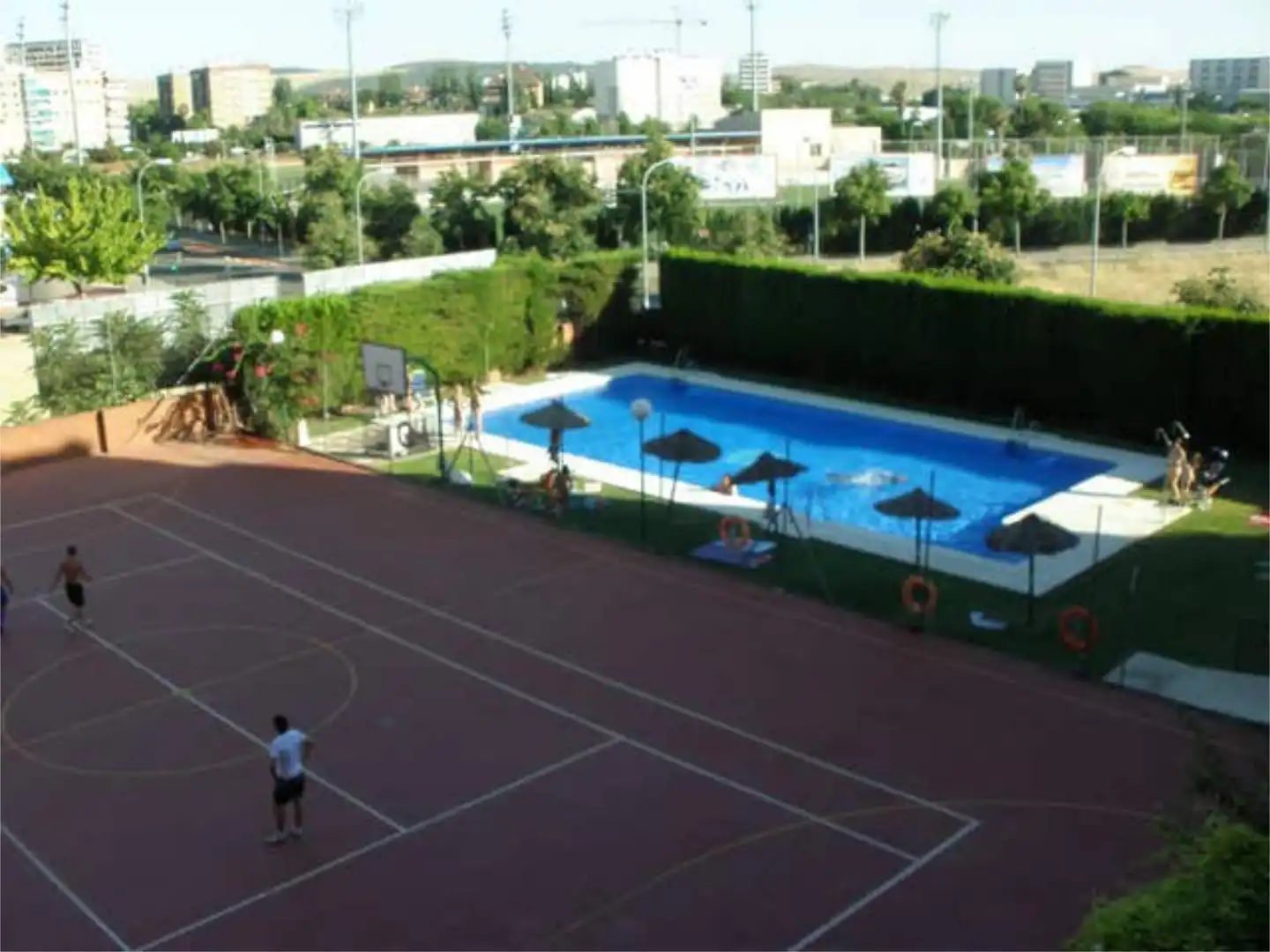 Schwimmbecken von Wohnung zur Miete in Córdoba mit Heizung, Privatgarten und Terrasse