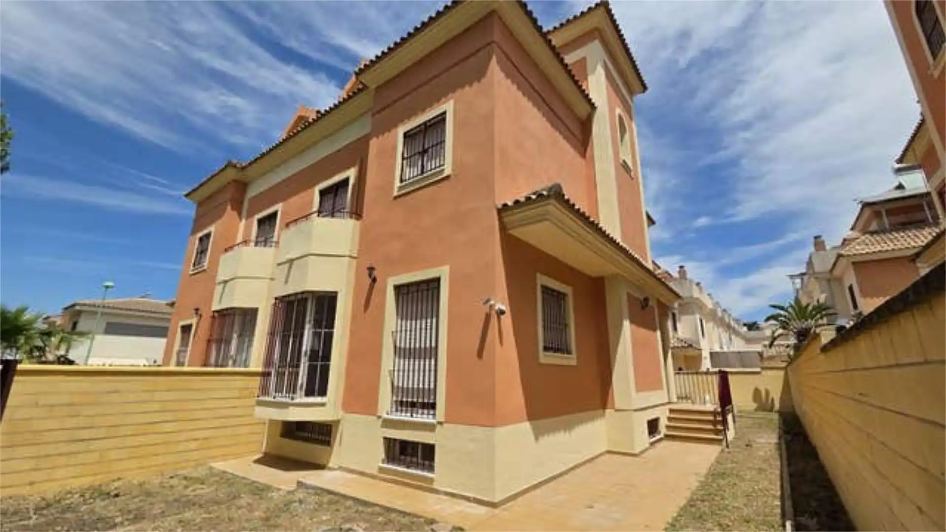 Exterior view of Houses for sale in Dos Hermanas  with Private garden, Terrace and Storage room