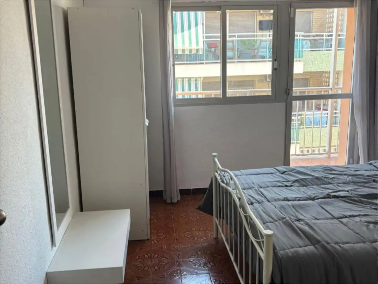 Apartament de lloguer a Carrer Peruga, 100, Moncófar Playa Dormitori de Apartament de lloguer en Moncofa amb Aire condicionat, Terrassa i Moblat