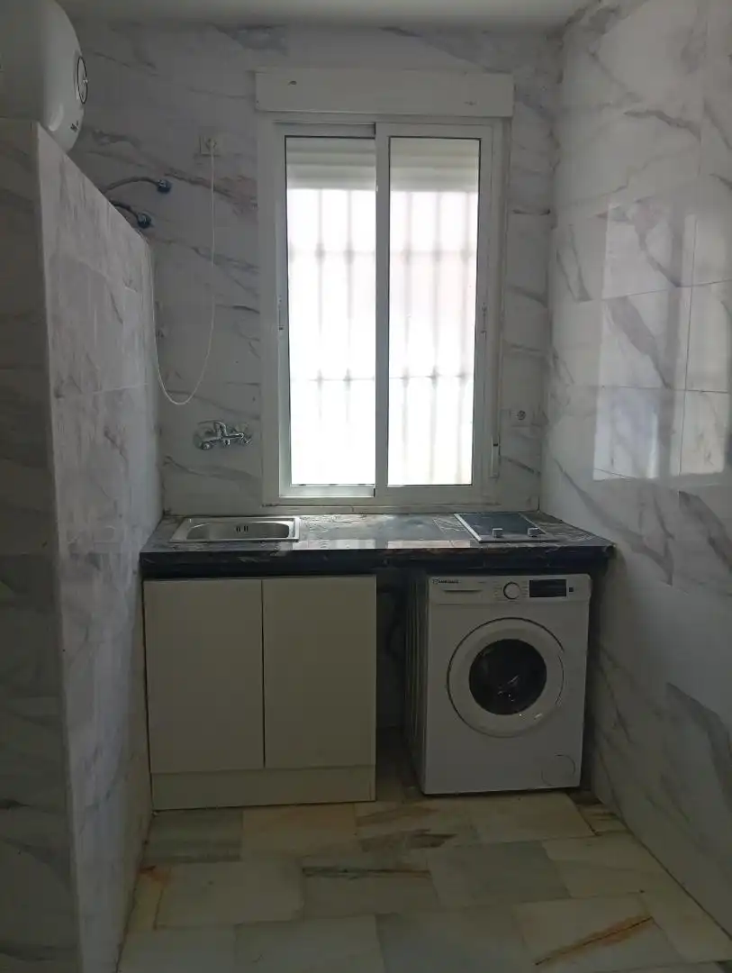 Cuina de Apartament de lloguer en  Sevilla Capital amb Aire condicionat