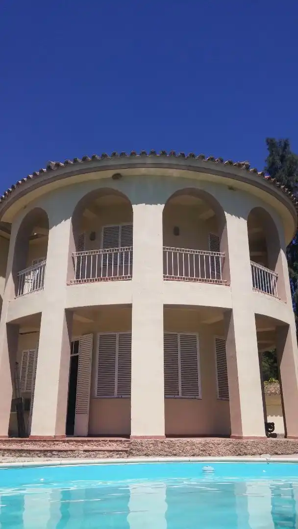 Vista exterior de Casa o xalet en venda en Carmona amb Piscina comunitària