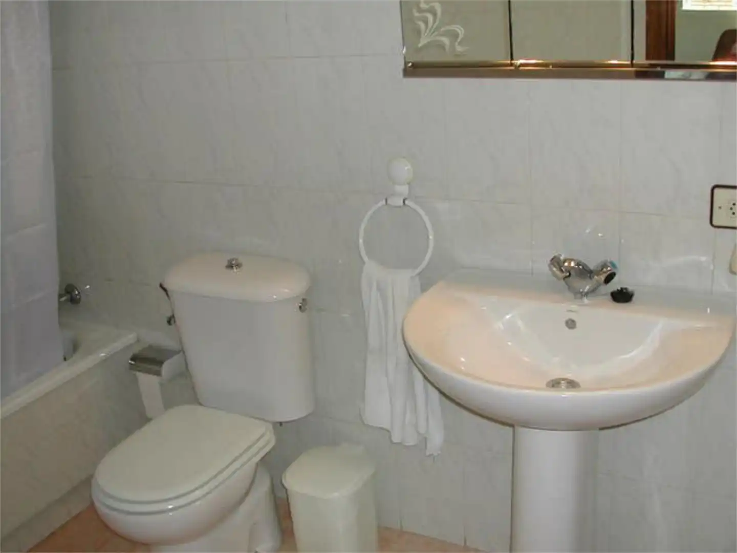 Apartamento de alquiler en Bellavista Baño de Apartamento de alquiler en Sevilla con Calefacción y Amueblado