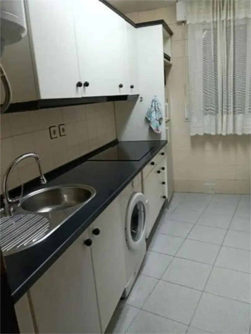 Apartament de lloguer a Bellavista Cuina de Apartament de lloguer en Sevilla amb Calefacció i Moblat