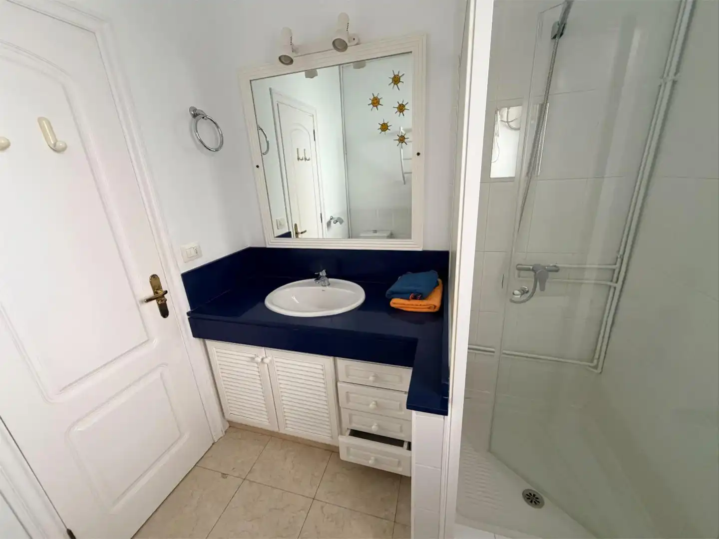 Flat for rent in Calle del General Ramos Serrano, 7, Ifara - Las Mimosas Bathroom of Flat for rent in Santa Cruz de Tenerife with Terrace and Community parking