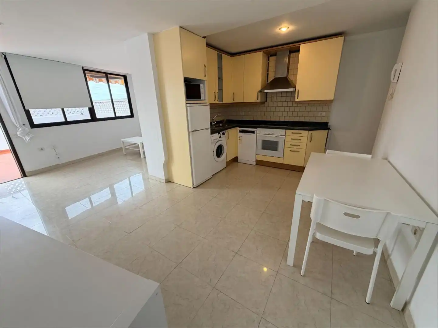 Flat for rent in Calle del General Ramos Serrano, 7, Ifara - Las Mimosas Kitchen of Flat for rent in Santa Cruz de Tenerife with Terrace and Community parking
