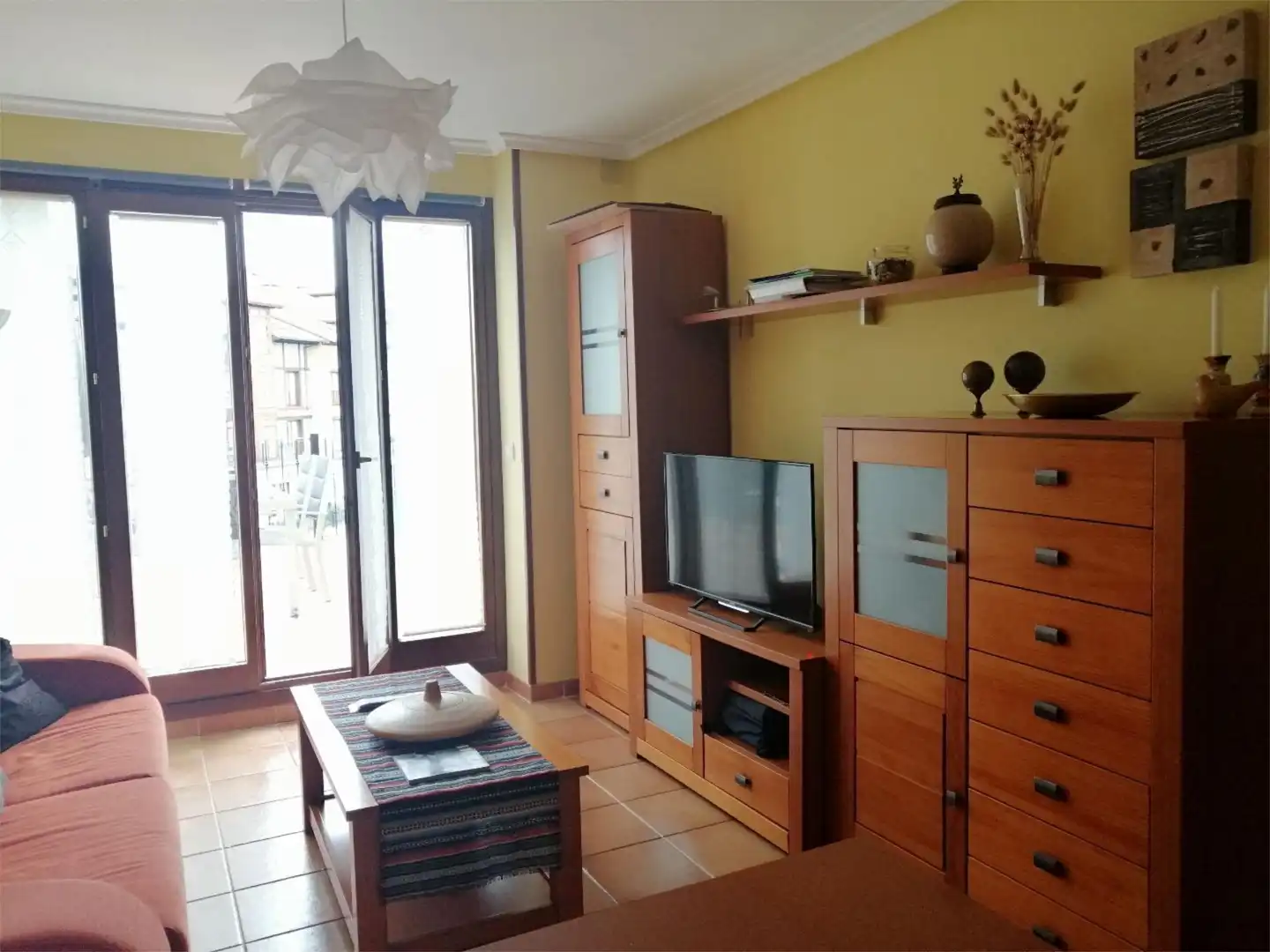 Sala de estar de Apartamento de alquiler en Ribadedeva con Calefacción, Terraza y Amueblado