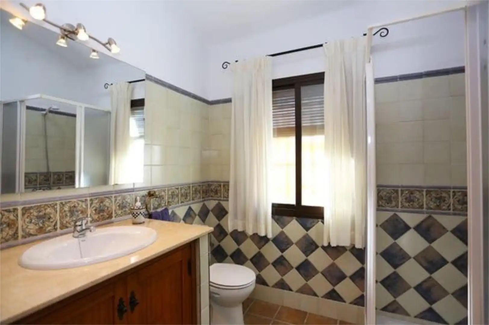 Casa adosada de alquiler en Roche Baño de Casa adosada de alquiler en Conil de la Frontera con Calefacción, Jardín privado y Terraza