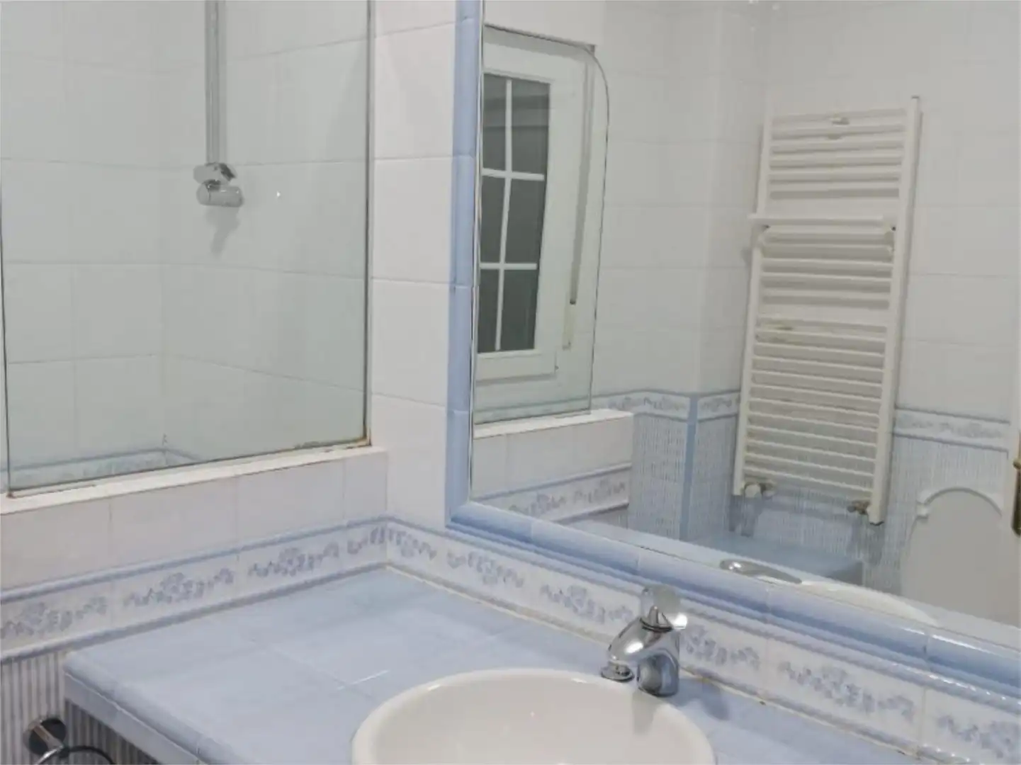 Bathroom of Flat for rent in Mérida  with Air Conditioner, Heating and Parquet flooring