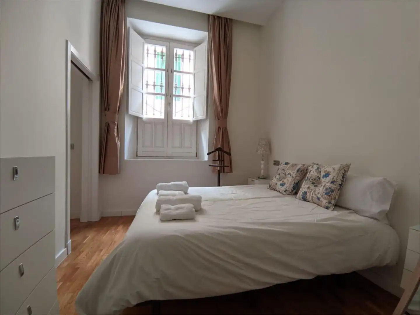 Bedroom of Flat for sale in Sevilla  with Air Conditioner, Heating and Furnished