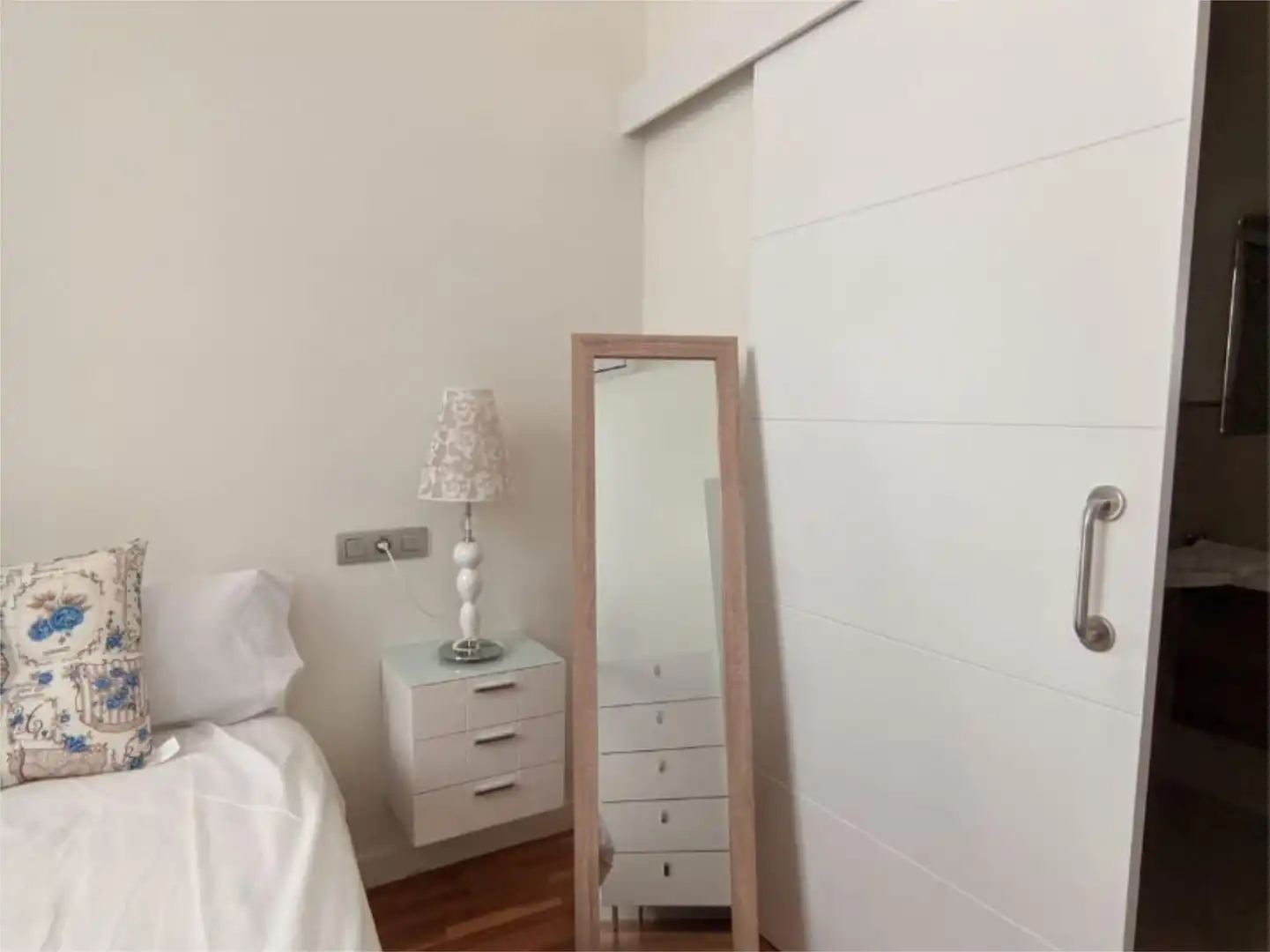 Bedroom of Flat for sale in Sevilla  with Air Conditioner, Heating and Furnished