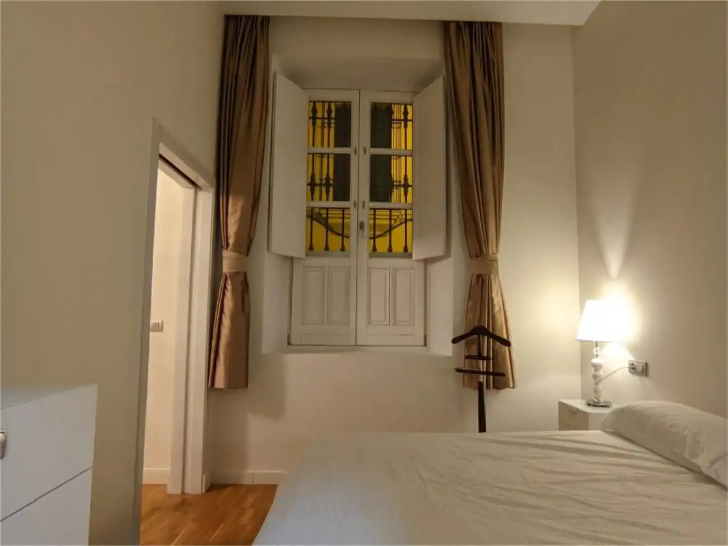 Bedroom of Flat for sale in Sevilla  with Air Conditioner, Heating and Furnished