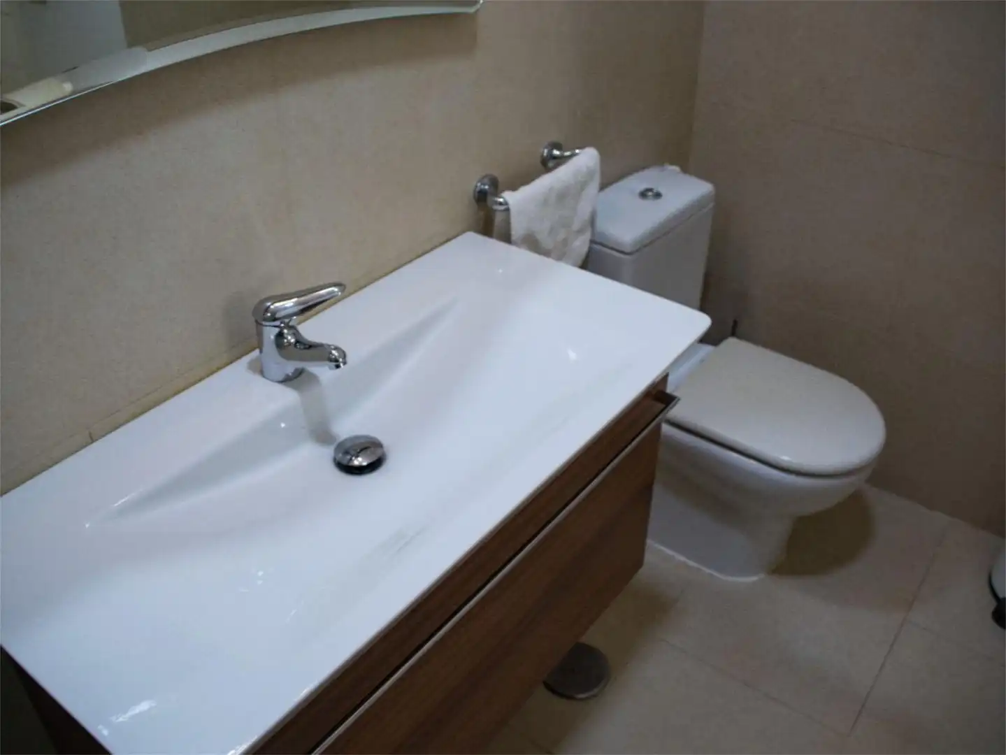 Bathroom of Flat for sale in Sevilla  with Air Conditioner, Heating and Furnished
