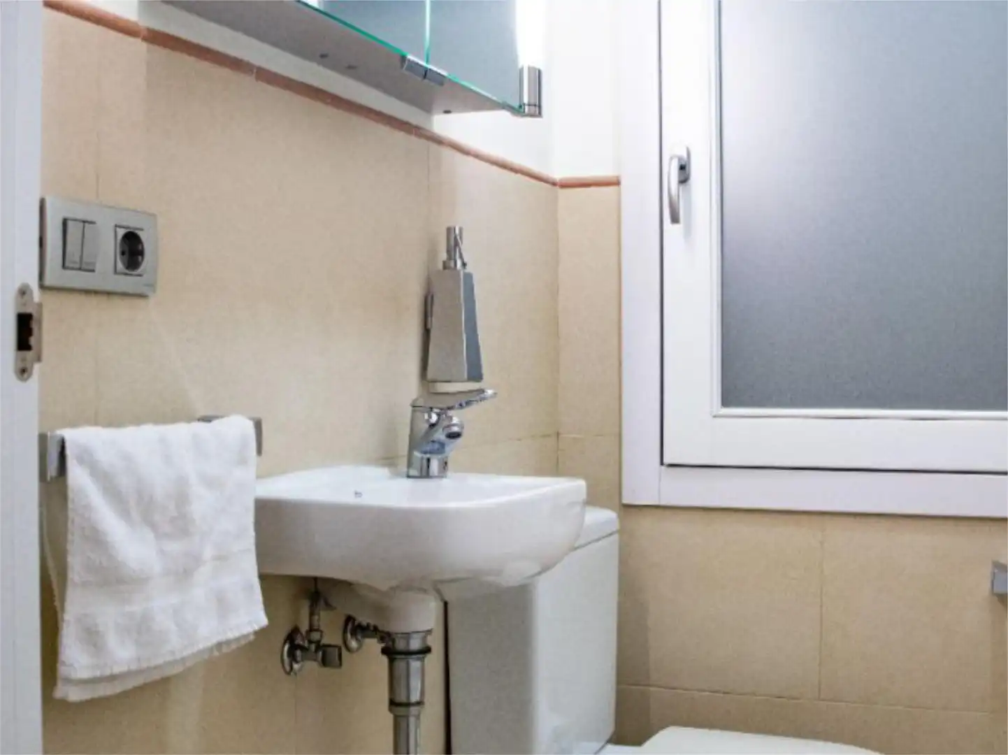 Bathroom of Flat for sale in Sevilla  with Air Conditioner, Heating and Furnished