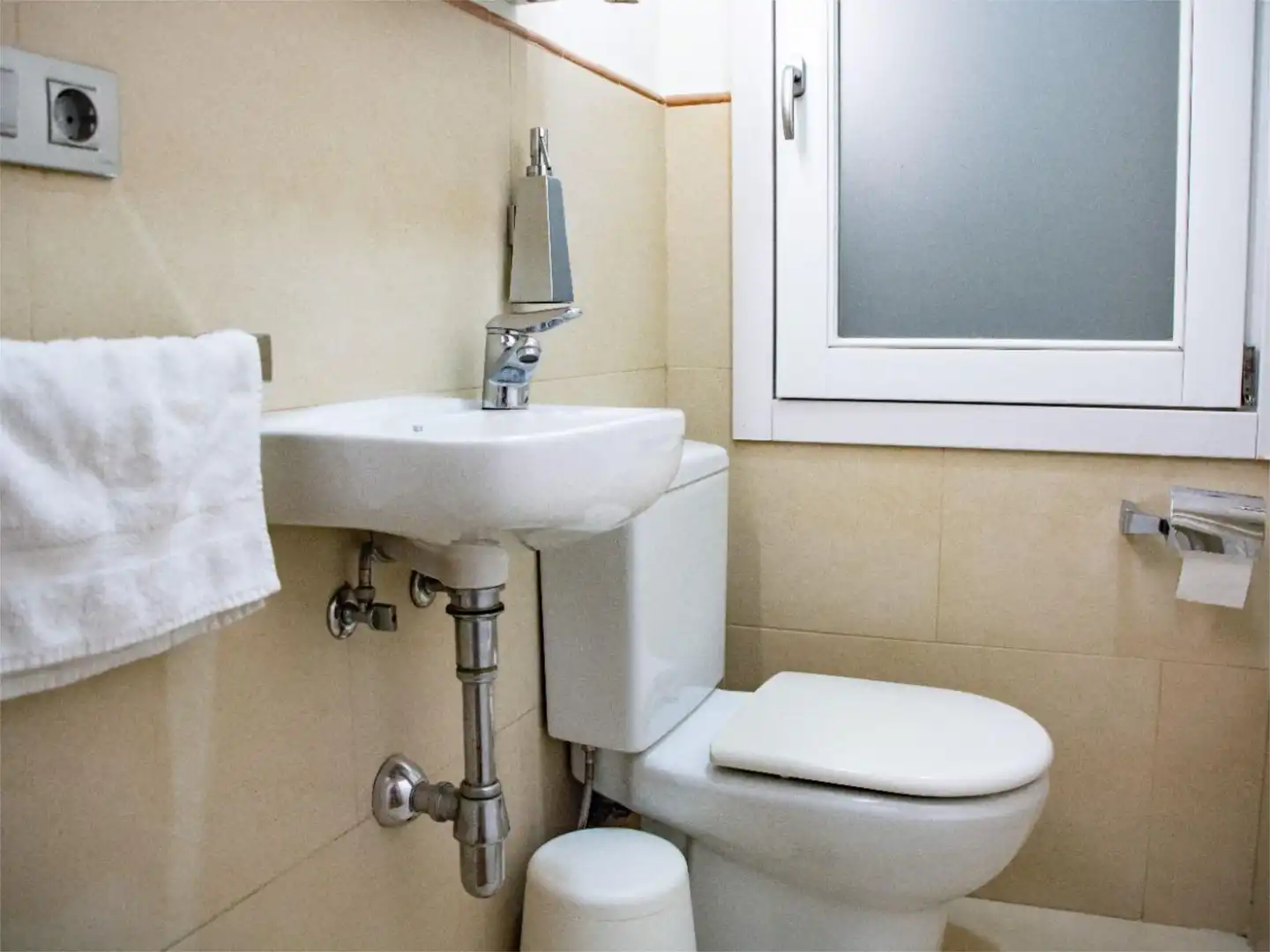 Bathroom of Flat for sale in Sevilla  with Air Conditioner, Heating and Furnished