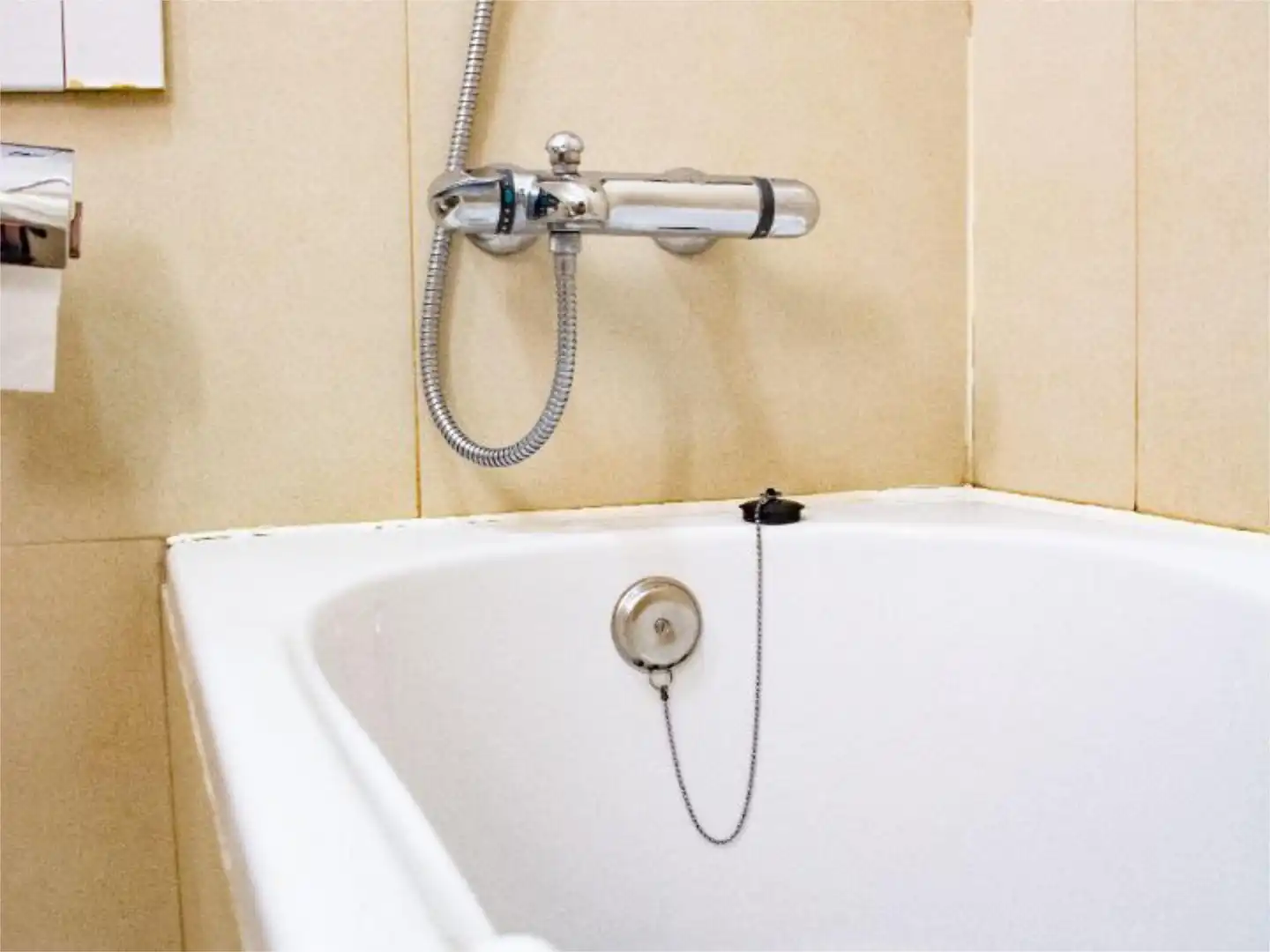 Bathroom of Flat for sale in Sevilla  with Air Conditioner, Heating and Furnished