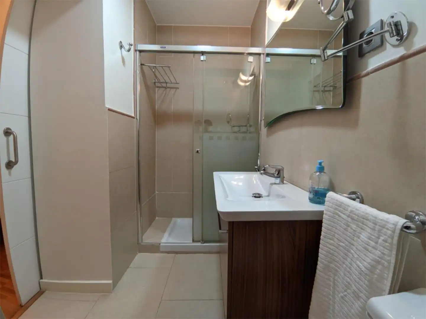 Bathroom of Flat for sale in Sevilla  with Air Conditioner, Heating and Furnished