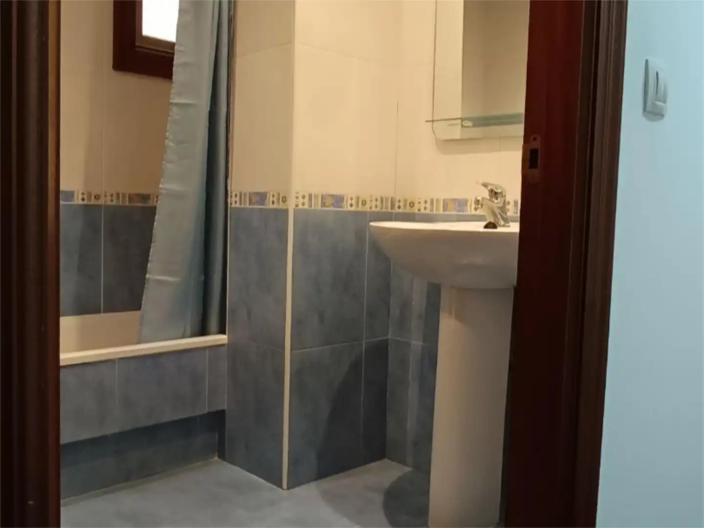 Bathroom of Flat for sale in Vigo   with Terrace and Balcony