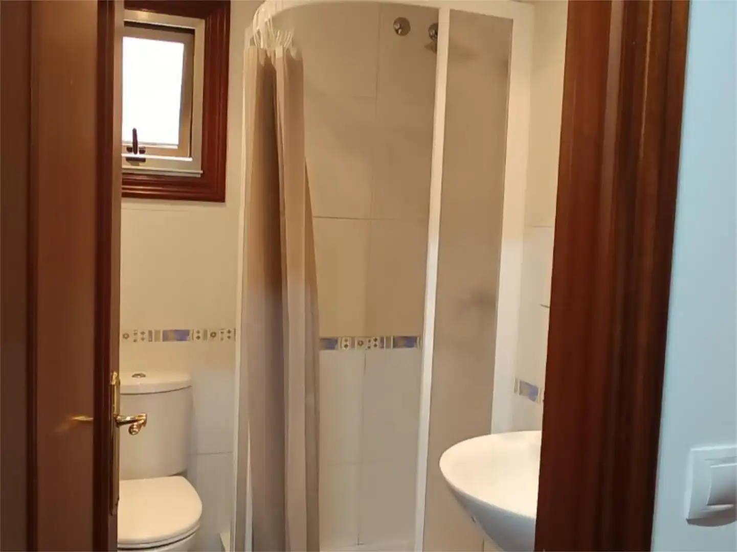 Bathroom of Flat for sale in Vigo   with Terrace and Balcony