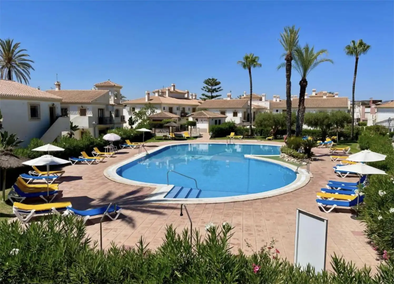 Piscina de Apartament de lloguer en Vera amb Aire condicionat, Calefacció i Jardí privat