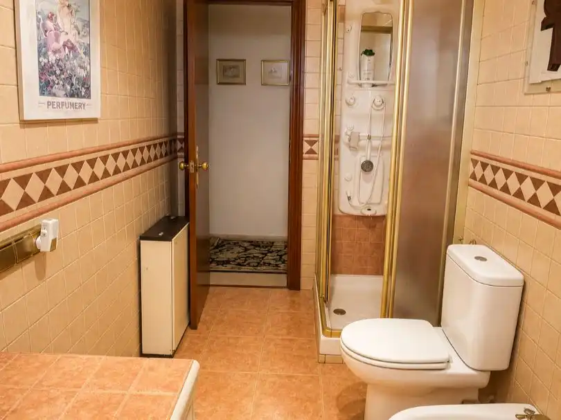 Bathroom of Flat for sale in Algeciras  with Furnished, Community parking and Balcony