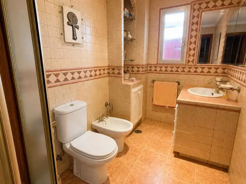 Bathroom of Flat for sale in Algeciras  with Furnished, Community parking and Balcony