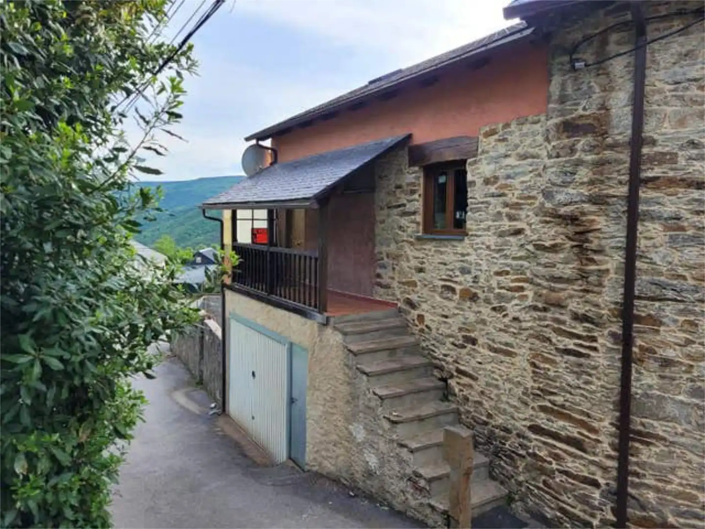 Vista exterior de Casa o chalet en venta en Igüeña con Terraza, Trastero y Amueblado