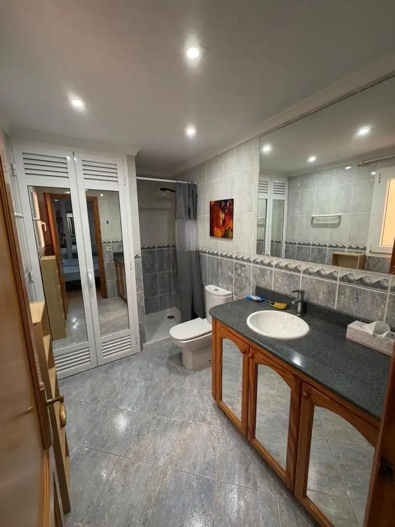 Baño de Piso de alquiler en Mogán con Amueblado