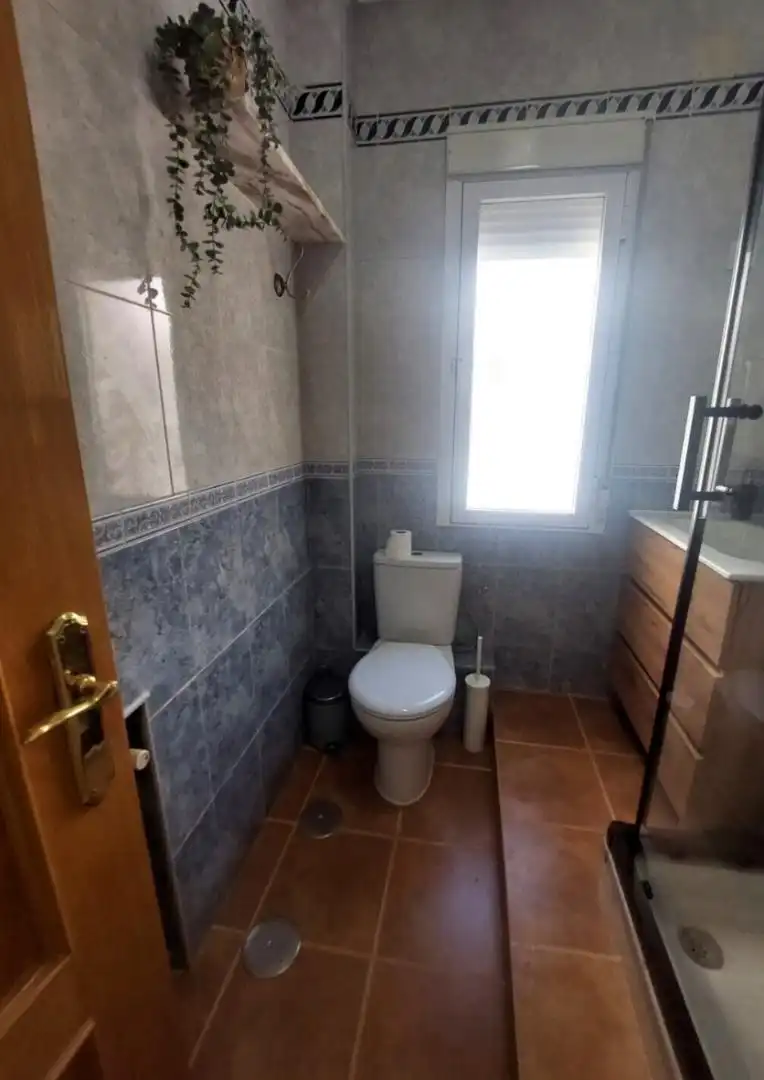 Bathroom of Flat for share in Madrid  with Air Conditioner, Heating and Furnished