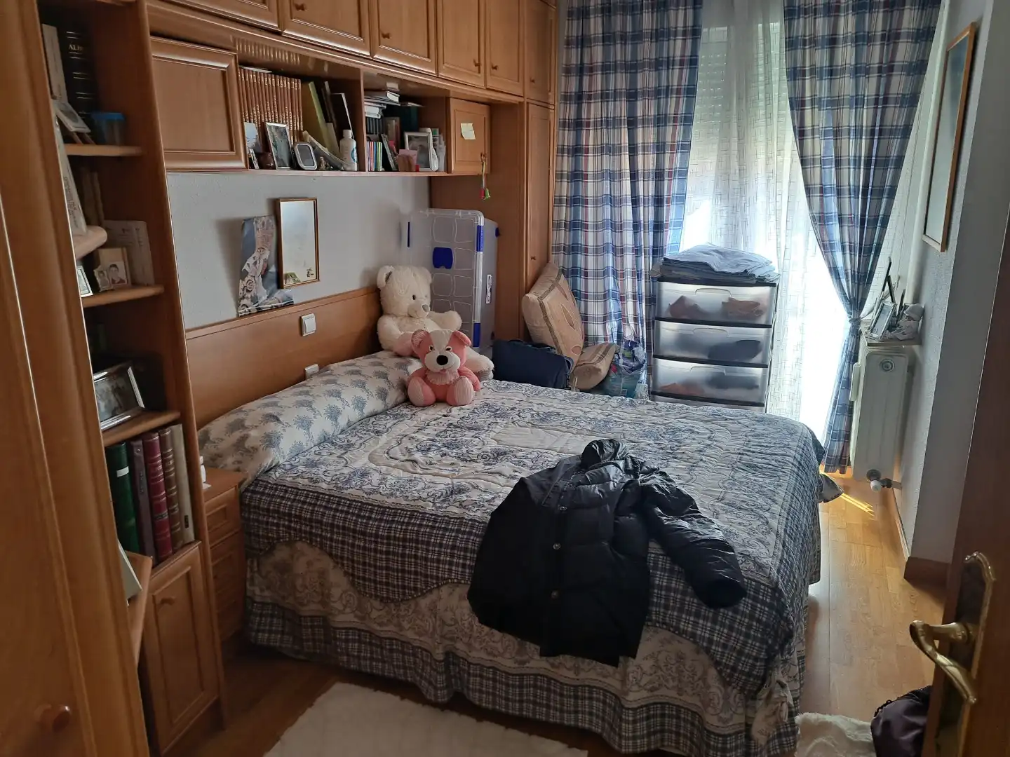 Piso en venta en Calle Cantero Juan de Mondragón, 1, Hervencias Habitación de Piso en venta en Ávila con Calefacción, Parquet y Amueblado