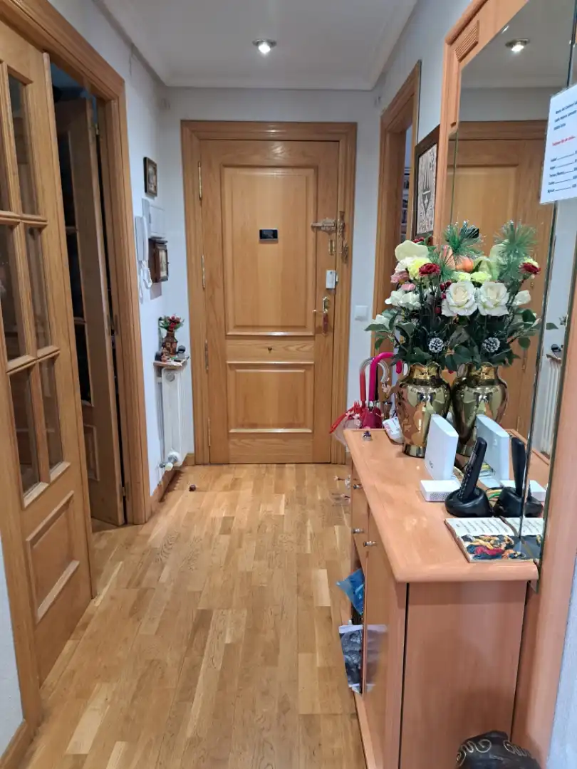 Piso en venta en Calle Cantero Juan de Mondragón, 1, Hervencias Piso en venta en Ávila con Calefacción, Parquet y Amueblado