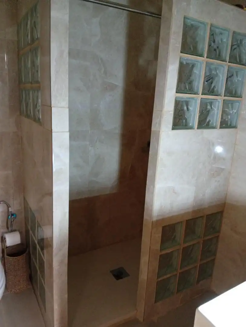 Wohnung zum Verkauf in Calle Doctor Muñoz Seca, 25, Centro Badezimmer von Wohnung zum Verkauf in El Puerto de Santa María mit Klimaanlage und Balkon