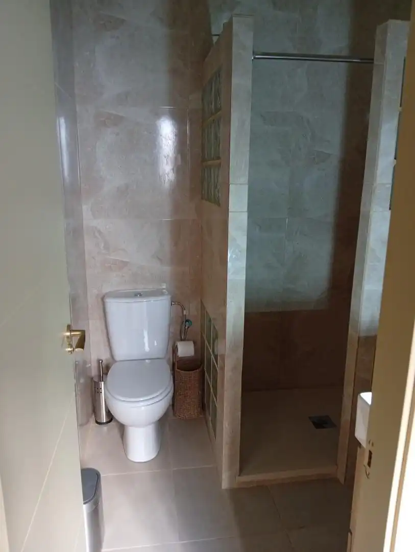 Wohnung zum Verkauf in Calle Doctor Muñoz Seca, 25, Centro Badezimmer von Wohnung zum Verkauf in El Puerto de Santa María mit Klimaanlage und Balkon
