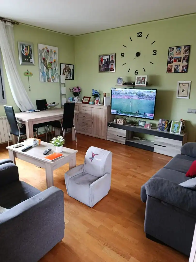 Living room of Flat for rent in Terrassa  with Heating, Parquet flooring and Community parking