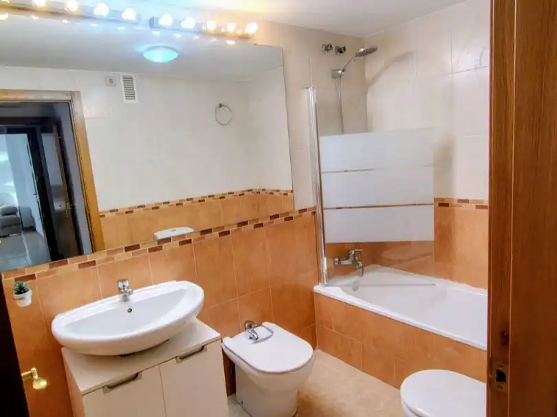 Flat for rent in Calle Pedáneo José Sánchez Mompeán, 14, Ronda Sur Bathroom of Flat for rent in Murcia with Air Conditioner, Terrace and Furnished