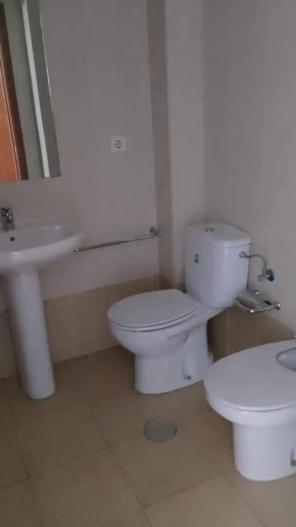 Wohnung zum Verkauf in Avenida de Andalucía, 32, La Zarzuela - San José - Belén Badezimmer von Wohnung zum Verkauf in Linares