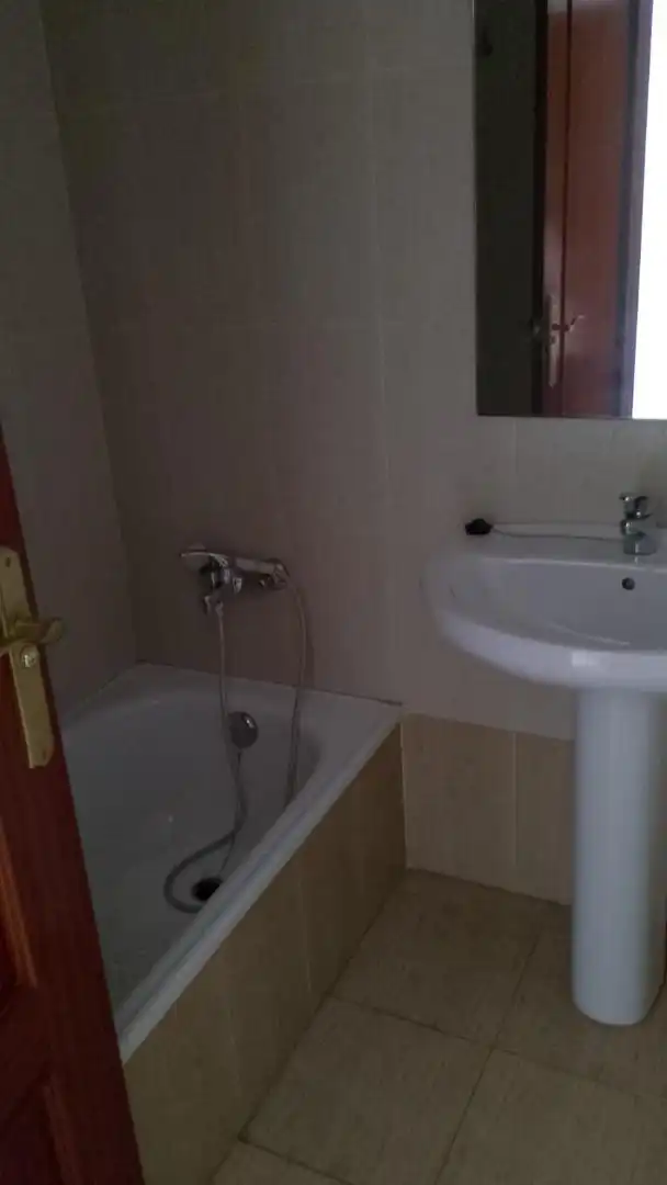 Wohnung zum Verkauf in Avenida de Andalucía, 32, La Zarzuela - San José - Belén Badezimmer von Wohnung zum Verkauf in Linares