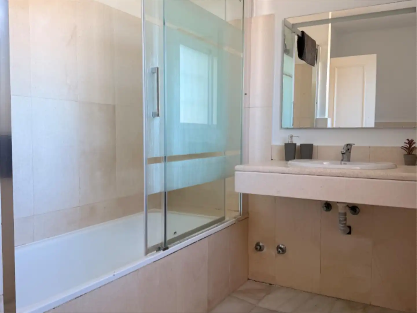 Houses for rent in Camino de La Bermeja, 14, El Ancla Bathroom of Houses for rent in El Puerto de Santa María with Air Conditioner, Heating and Private garden