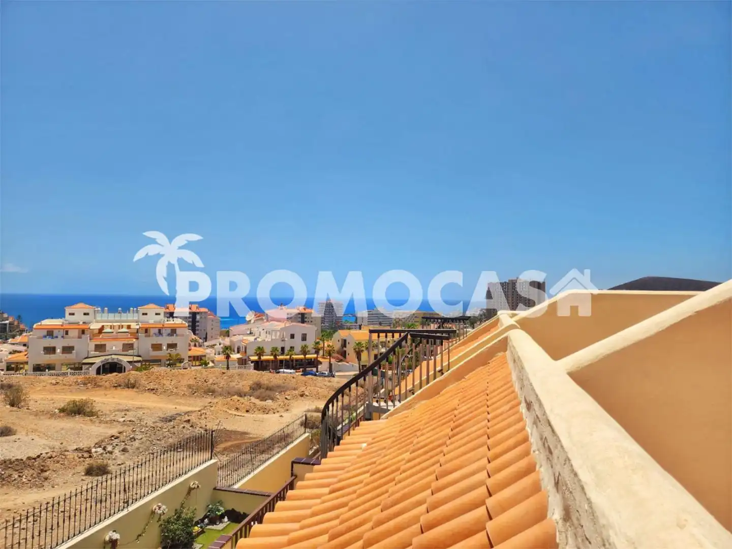 Flat for sale in Avenida San Francisco, 2, Los Cristianos Exterior view of Flat for sale in Arona with Air Conditioner, Terrace and Swimming Pool