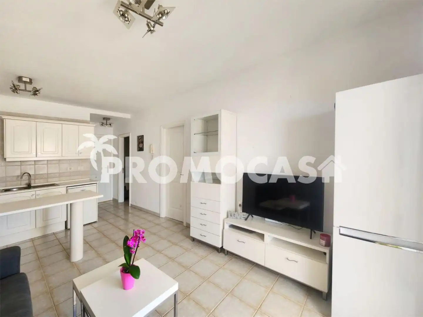 Flat for sale in Avenida San Francisco, 2, Los Cristianos Living room of Flat for sale in Arona with Air Conditioner, Terrace and Swimming Pool