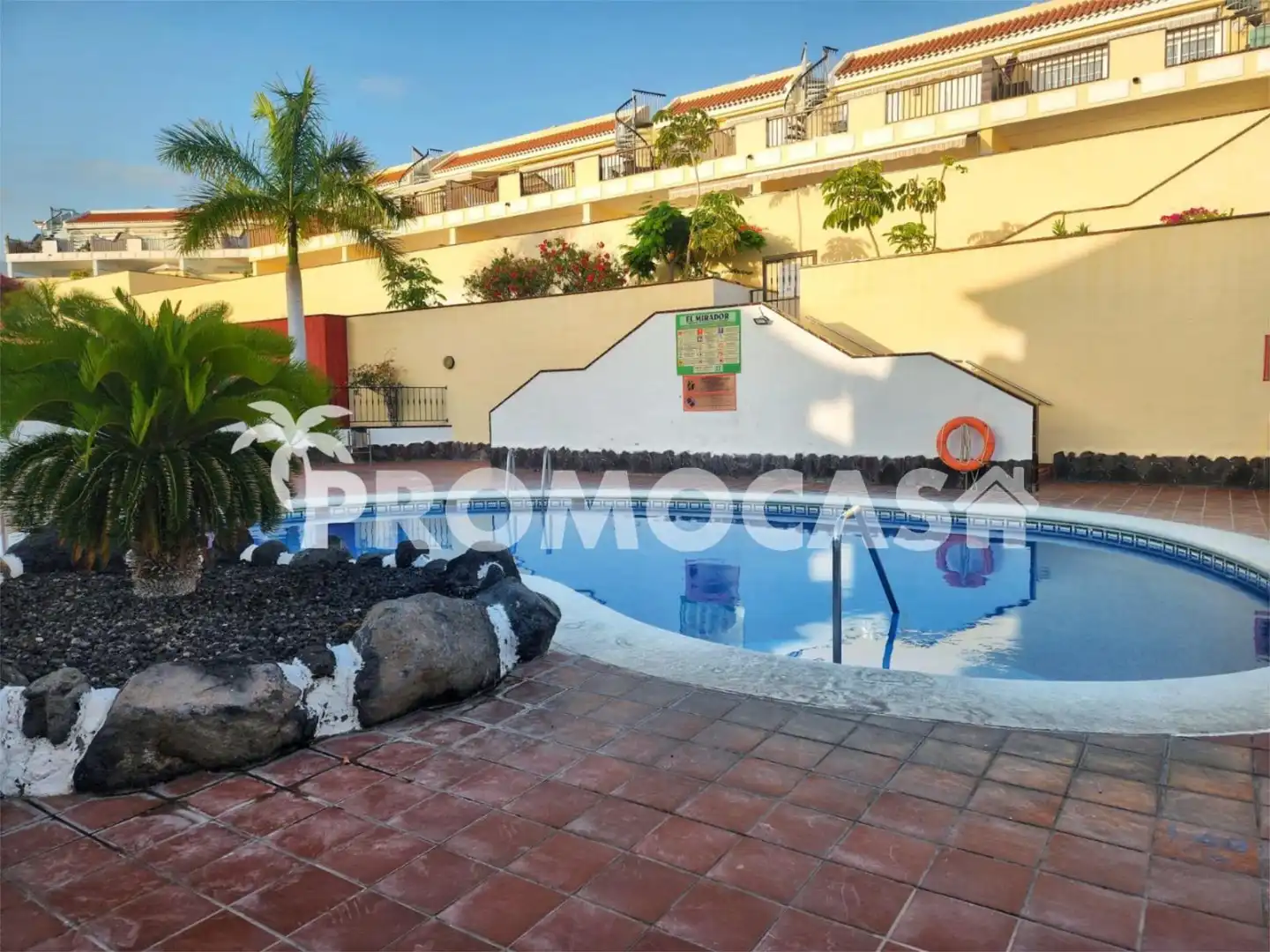 Flat for sale in Avenida San Francisco, 2, Los Cristianos Exterior view of Flat for sale in Arona with Air Conditioner, Terrace and Swimming Pool