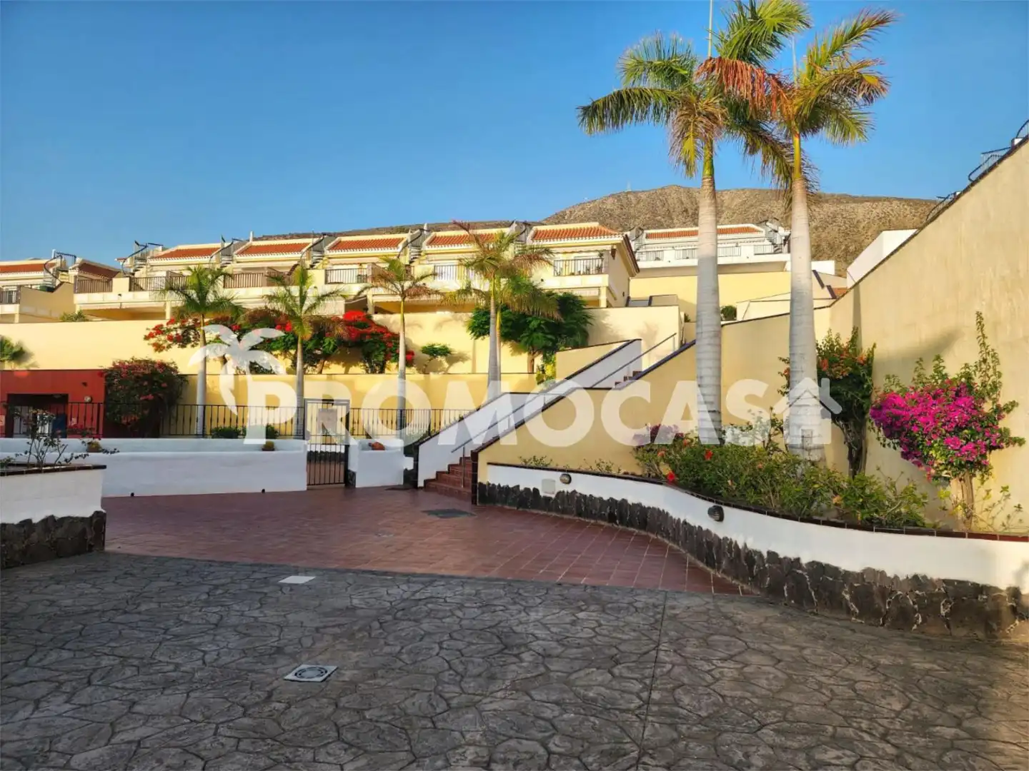 Flat for sale in Avenida San Francisco, 2, Los Cristianos Exterior view of Flat for sale in Arona with Air Conditioner, Terrace and Swimming Pool