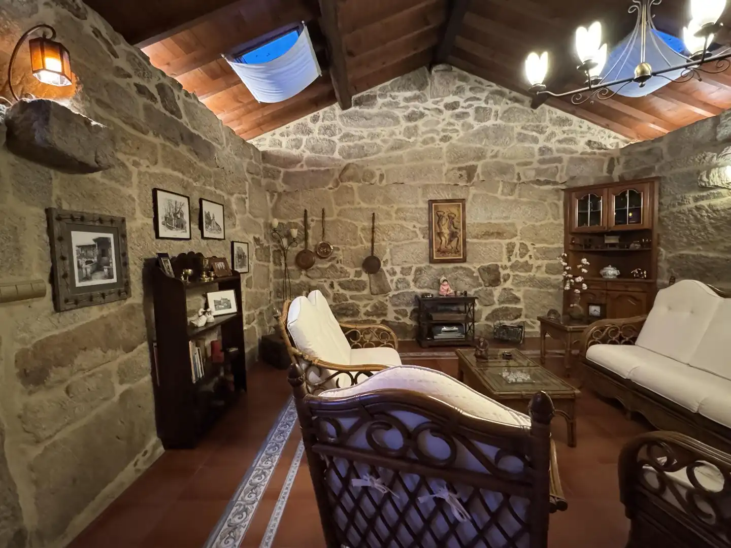 Finca rústica en venta en Aldea Outeiro, 2, San Amaro Sala de estar de Finca rústica en venta en San Amaro con Terraza, Piscina y Balcón