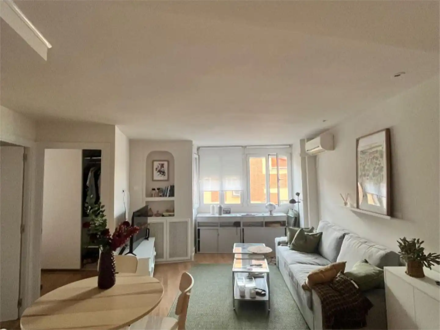 Zimmer in Calle Cerrillo, 7, Tres Olivos - Valverde Wohnzimmer von Wohnung zur untervermieten in Madrid mit Klimaanlage, Heizung und Parkett