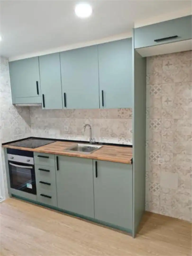 Casa o xalet en venda a Ensanche Cuina de Casa o xalet en venda en Alcobendas amb Calefacció, Terrassa i Traster