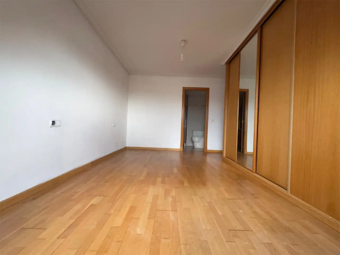 Pis en venda a Calle Luxemburgo, 5, HUCA - La Cadellada Dormitori de Pis en venda en Oviedo
